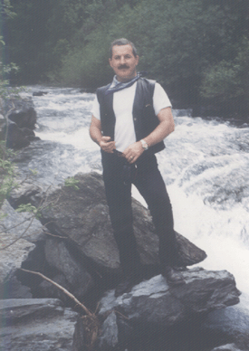 Ettore sulla riva del fiume - giugno 1999
